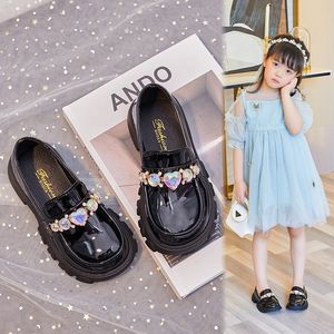 Sneakers Spring Autumn Girls Leather Shoes with Bow knot Pearls Beading Princess Sweet Cute Soft Comfortable GirChildren Flats Kids 230815