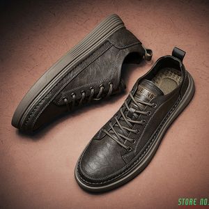 Klänningskor män läder casual mode platta sneakers rent svart varm tjock sula mjuk slitage låg topp 230814