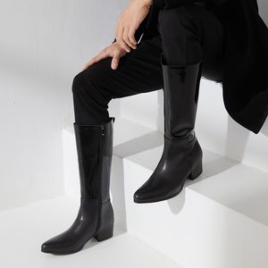 Stövlar brittiska stil män boot knä högt lyxmärke äkta läder 2023 vinter varma skor med klackar för manlig mode svart 230815