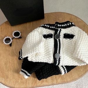 Abbigliamento per cani vestiti per animali domestici autunno inverno medio piccolo maglione maglione a maglia a maglia di lusso di lusso decorazione di gioielli decorazione gatta