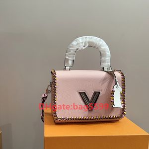 2023 Bolsa de ombro de mulheres bolsas de corrente de torção popular Couro pequeno designers quadrados Bolsa de metal de metal com fivela em forma de fivela em forma de fivela