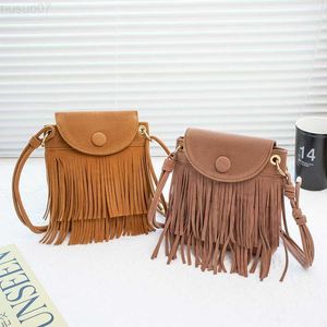 Messenger väskor mode retro faux mocka frans kvinnor messenger väskor på nya tofs axel handväskor crossbody påsar tassel flickor små väskor l230815