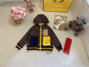 Tasarımcı Bebek Giysileri Çocuklar Uzun Kollu Kapşonlu Ceket Beden 100-160 CM Moda Kontrast Cep Dekorasyonu Fermuar Ceket Temmuz30
