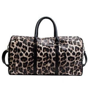 Duffel Bags Leopard Style Travel Bag Men Fitness Waterproof Handbag Kvinnlig sport axelväska Kvinnor Weekend Gym Bags Stor kapacitet J230815