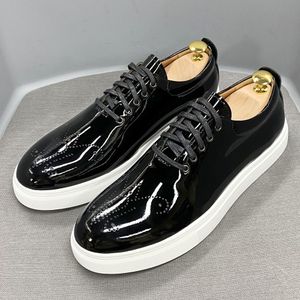 Kleiderschuhe Luxus hochwertiger Herren lässig Patentleder Schnüren -Autumn -Marke Komfortable Flat Oxford für Männer Trendy Sneaker 230814