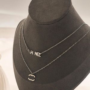 Mens Women Pendant Designer smycken lyxiga halsband för kvinna rostfritt stål varumärke bokstav kvinnor trendig personlighet kedja kristall bröllop gåva smycken