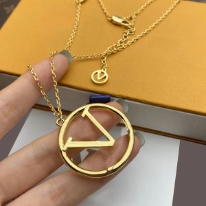 Designer Jewelry Necklace Designers Necklaces Gold Chain Simple Letter Pendant Necklaces Chains for Women Jewellery Bijoux Good