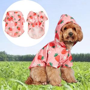 Hundkläder Vattentäta klädtecknade Strawberry Print Raincoat Mjuk ogenomtränglig polyesterjacka för små hundar Petvalprock