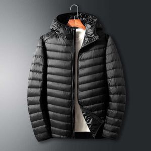 新しいメンズショートダウンジャケットが厚くなった冬の黒いコート