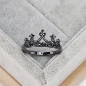 2023 Moda nova venda quente S925 Sterling Silver Plated Gun Black Diamond Crown Ring Simples Small Fresh Feminino Anel