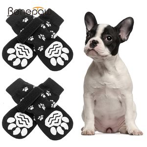 Hundkläder Benepaw Non Slip Socks Justerbara remmar Bekväma mjuka antislip Valpskor för inomhusgolv Pet Paw Protectors 230814