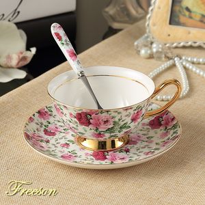 Кружки романтическая цветочная костяная кость в Китай чайная чашка набор Spoon Set 200 мл фарфорового кофе британская кофе британская полная чашка 230815