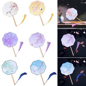 Dekorativa figurer Kvinna Hanfu Ancient Style Chinese Court Round Fan Long Handle Eight Petal Flower Shape Circular