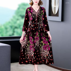 Vestidos casuais Aimeli Mulheres outono ELEGANTE Bordado Velvet Dress Feminino Office Lady Party Robe Femme Designer de alta qualidade plissado