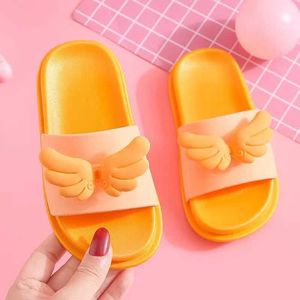 Slipper Angel Wings Kinder Hausschuhe Sommer Kinder rutschfeste weiche Sohle Badezimmer Home Hausschuhe Komfort Plattform Kinderschuhe