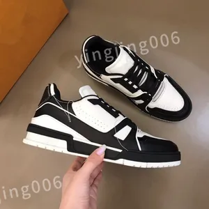 2023 Nuovi uomini di lusso Top Luxury Women Shoe Scarpe Black White Panda Triple rosa marrone arancione Blue Skateboard Scappallers Sneaker sportivi per esterni RD1012