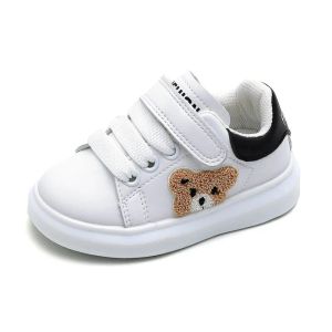 Baby Autumn First Walkers Leather Toddler Boys Girls Sneakers Söta Bear Soft Sole White Tennis Fashion Little Kids Shoes 1525