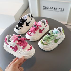 Spor ayakkabıları sıradan çocuk ayakkabıları kızlar için erkekler moda deri su geçirmez kız bebek kore tarzı doğdu, yürümeye başlayan bebek bebek boyutu 21 30 230815