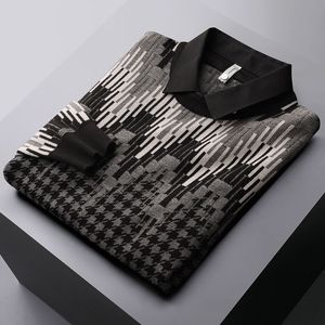 Camiscedores masculinos European e American Light Luxury Fake Sweater Duas peças Sweater Masculino Design de moda de inverno Textura Contraste de lapela 230815