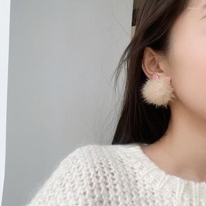 Kolczyki stadnonowe urocze futra kulka koreańska słodkie kolczyki włosy osobowość prosta temperament pluszowy biżuteria do uszu