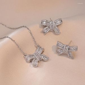 Halsbandörhängen Set kvinnlig rostfritt stål Luxury Full White Zircon Big Bowknot Stud and Pendant Halsband för kvinnor Bridal CZ