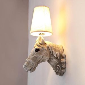 Lâmpadas de parede Modern Resina Horse Head Cabeça Creative Sconce Bedroom Sala de Estudo Cafe Felture
