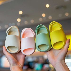 Slipper Ny baby barn slip-on mode sandaler pojkar flickor strand sommar ben lättvikt vattenskor