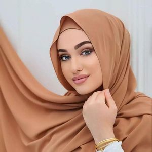 Ethnische Kleidung Hijab Set mit passenden untergeschnittenen muslimischen Mode Frauen Schleier Chiffon Schals