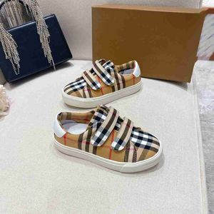 Designer Kids Shoes Fashion Children Sports Shoes Storlek 26-35 Multi Color Stripe Design Baby Sneakers Box Packaging 10 juli