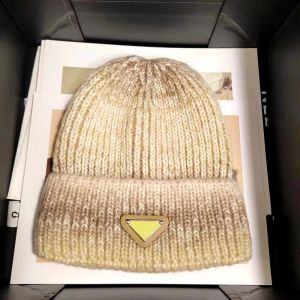 Classic Designer Letter beanie hattar, varm stil unisex för höstvinter, mode stickade ullmössor, varm utomhusslitage