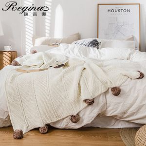 Koce Regina Brand Chunky Knit Koce Cute pompoms Home Dekatywny ciepły ważony przytulny sofa TV TV Kolk Rzut 230816