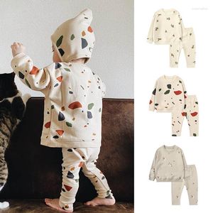 Set di abbigliamento 2023 bambini bambini per bambini abiti floreali con cappuccio con cappuccio per maniche lunghe autunno e pantaloni si adattano a casa 2 pcs outfit 0-3t