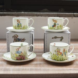 Крупки творческий кость в китайский мультфильм кролик кофейня и блюдца, установленные после обеда керамический чайный чайный чайный залив подарки 230815