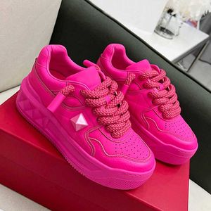 Spring and Autumn Fashion Womens Casual Shoes Single Nail Low Top Thick Sole Large shoelaces Pink Calfskin Sports Shoes Designer Mens Outdoor Sports Shoes