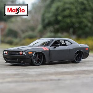 Modelo Diecast Maisto 1 24 2008 Dodge Challenger Sports Car Static Die Vehicles Cast Toys Collectible 230815