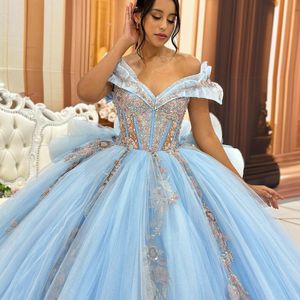 Himmelblå quinceanera klänning från axelpartiet prom klänning boll klänning blommor applique spets tiered flicka söt 16 festklänning vestidos