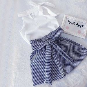 Set di abbigliamento Set di vestiti estivi per bambina T-shirt senza maniche Pantaloncini a righe Abiti per bambini