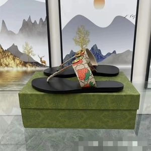 2022 MEN BEACH SANDALS FASHION SUMMER FASHIN