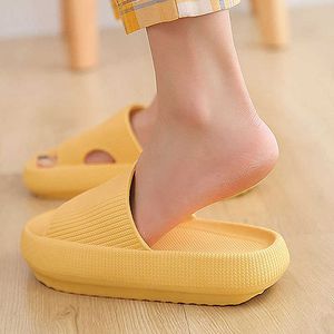 Slipper Flat Platform tofflor Kvinnor Män sommarsandaler mjuka massage par hem badrum icke-halkskor utomhus flip flops