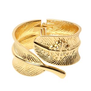 Armbänder Designer für Frauen Neue Amazonasquelle Europäische und amerikanische beliebte römische Elemente Vintage Blatt breites Rand Öffnen und Schließen Boutique Armband