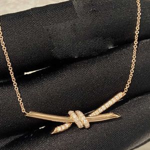Designermärke TIFFAYS Twisted Rope Butterfly Necklace New S925 Sterling Silver Bow Knot Full Diamond Collar Straight