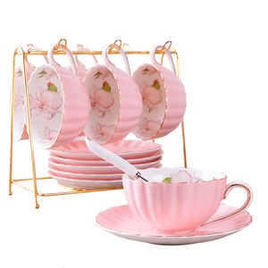 Kupalar 16pcs pembe romantik balkabağı kahve fincanı set mutfak aksesuarları kemik Çin seramik çay organizatör İngilizce öğleden sonra kırmızı 230815