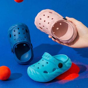 Slipperskor sommar barns tofflor baby hem inomhus mjuk botten non-halp anti-kollision sandaler och tofflor