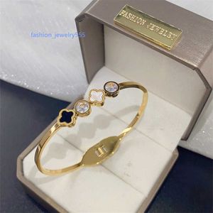 Bangle High Quality Designer Diamond Shell Flower Armband Simple Fashion Design Armband Valentine's Day Gift Wholesale