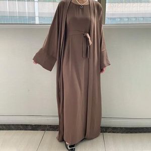 Abbigliamento etnico Donne musulmane Abito da 2 pezzi con cintura Dubai Abaya Abito islamico Ciolo caftano Turchia interno e set di kimono