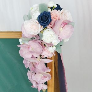 Flores de casamento Noiva segurando arranjos de decoração de buquê Flores de dama de honra para a cerimônia Igreja Proposta de chá de bebê Centerpieces