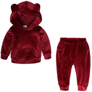 Set di abbigliamento per bambini ragazze in velluto set con cappuccio set per bambini giacca pantaloni per pantaloni per tute sportive tute per bambini abiti per bambini 230815