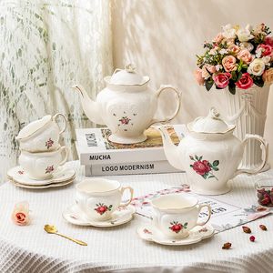 Mugs Retro Classical European Style Ceramic Coffee Tea Cup and Plate Set Pot Good Looking British Fruit 230815