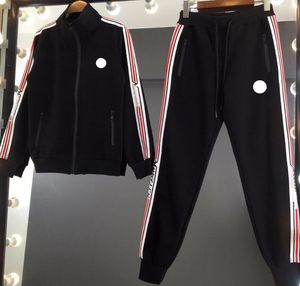 Женские спортивные костюмы Две штуки устанавливают женские брюки с капюшоном с буквами для Lady Slim Jumpers Женский спортивный костюм