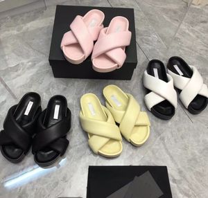 2023 New Cross Foam Classics 여성 신발 샌들 패션 해변 두꺼운 바닥 드레스 신발 알파벳 레이디 샌들 가죽 하이힐 신발